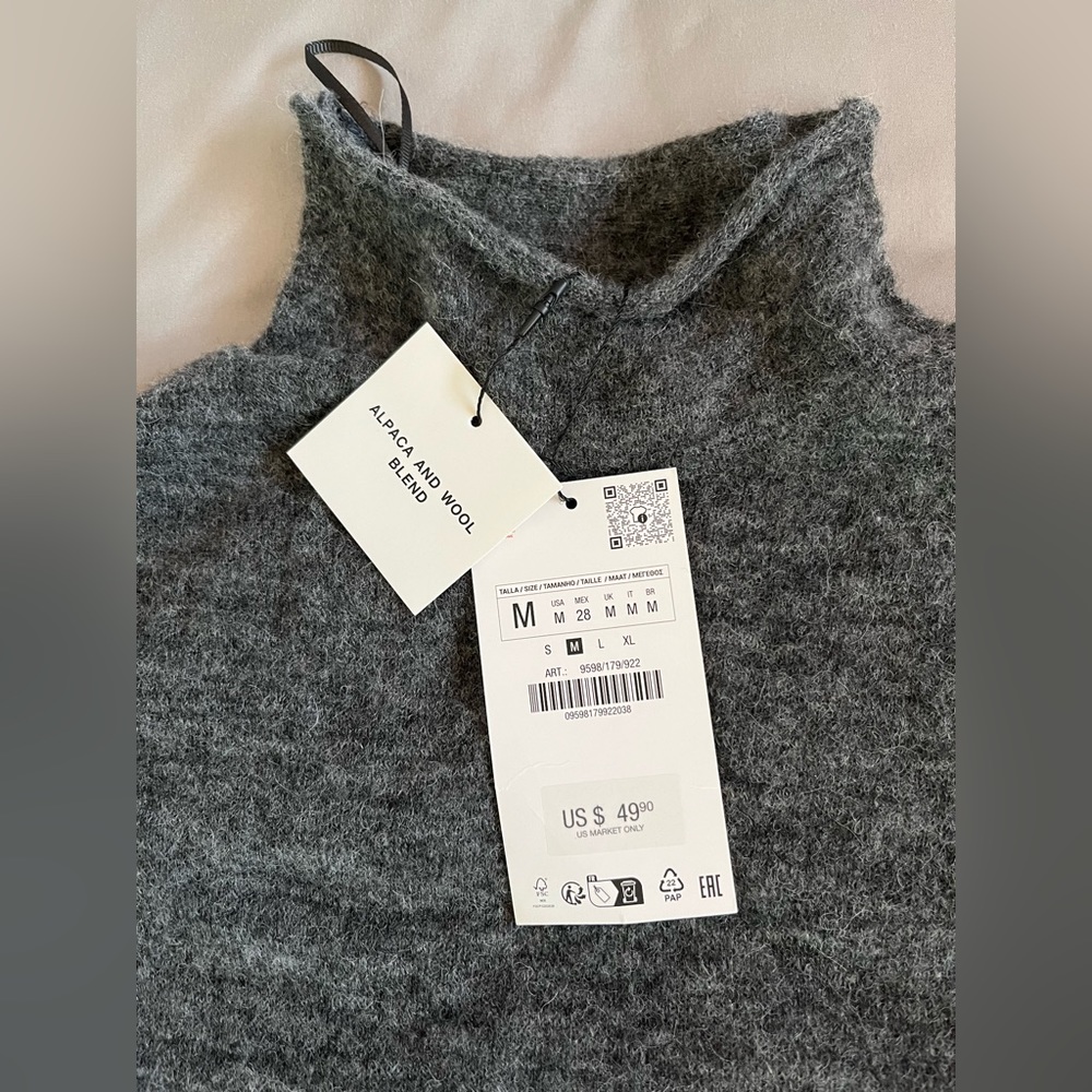 Zara wool cropped sweater size M